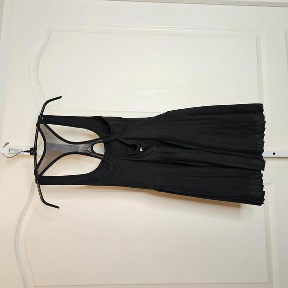 Stylish Black Pleated Dress - Picture 4 of 7